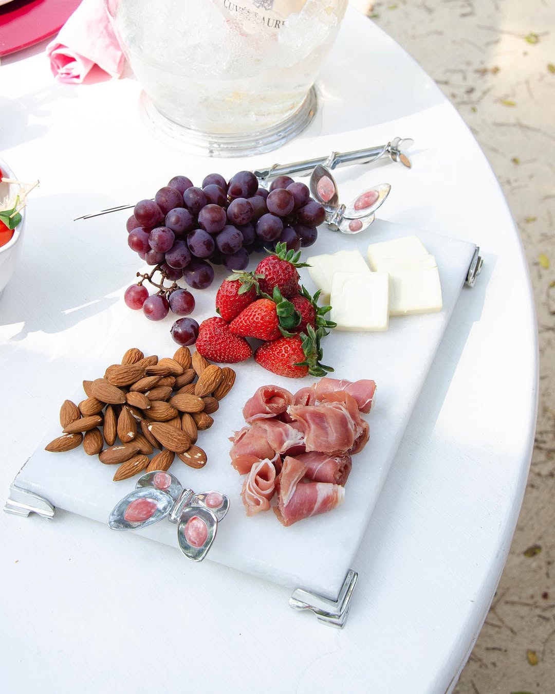 Tábua Marble Pequena Pink Butterfly (30 x 20)